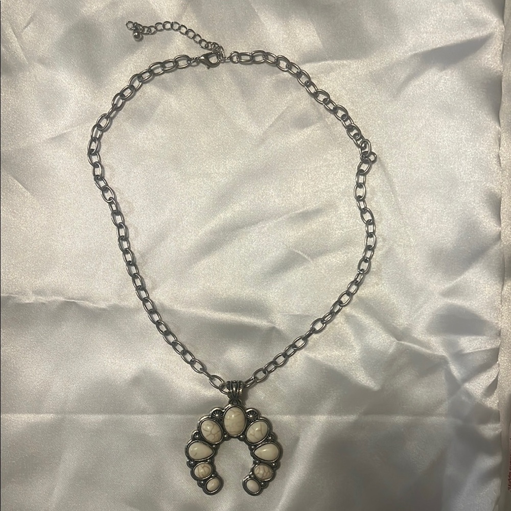 Elegant Silver and Cream Necklace